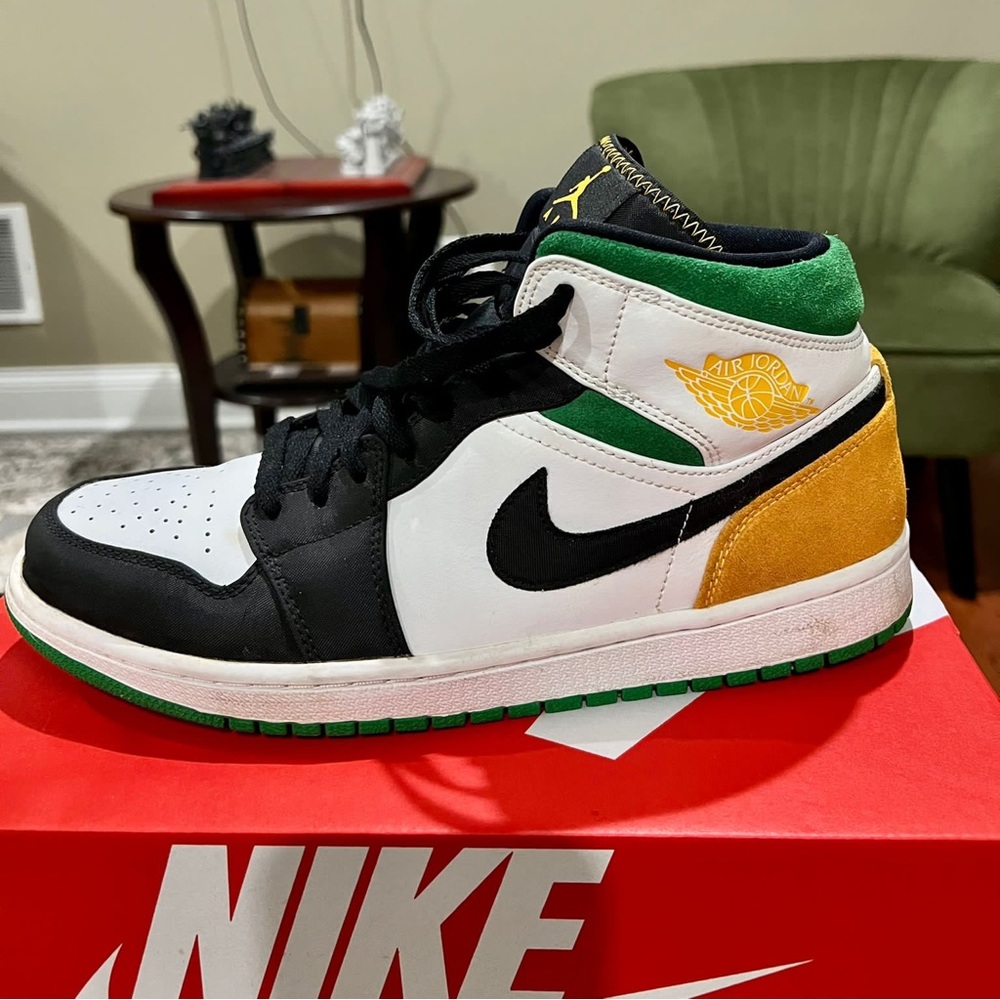 Air Jordan 1 Mid SE Oakland